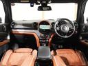 ＭＩＮＩ クーパーＳＤ　クロスオーバー　オール４　レザーシート／ヒーター　電動シート　ピクニックベンチ　ワイヤレスチャージ　純正ナビ　ＡｐｐｌｅＣａｒＰｌａｙ　ヘッドアップディスプレイ　バックカメラ　前後障害物センサー　ＴＣ２．０　整備付（4枚目）