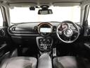 ＭＩＮＩ クーパーＤ　クラブマン　ＡｐｐｌｅＣａｒＰｌａｙ　純正ナビ　ワイヤレスチャージ　ドライビングモード　パーキングアシスト　バックカメラ　前後障害物センサー　スルーローディングシステム　ＥＴＣ２．０　整備付（4枚目）