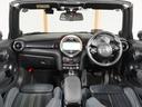 ＭＩＮＩ クーパーＳ　コンバーチブルサイドウォークエディション　限定車　ワンオーナー　専用装備　レザーシート／ヒーター　ｈａｒｍａｎ／ｋａｒｄｏｎ　ヘッドアップディスプレイ　純正ナビ　ＡｐｐｌｅＣａｒＰｌａｙ　ワイヤレスチャージ　バックカメラ　ＥＴＣ２．０　整備付（4枚目）