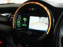 ＭＩＮＩ クーパーＳ　コンバーチブルサイドウォークエディション　限定車　ワンオーナー　専用装備　レザーシート／ヒーター　ｈａｒｍａｎ／ｋａｒｄｏｎ　ヘッドアップディスプレイ　純正ナビ　ＡｐｐｌｅＣａｒＰｌａｙ　ワイヤレスチャージ　バックカメラ　ＥＴＣ２．０　整備付（6枚目）