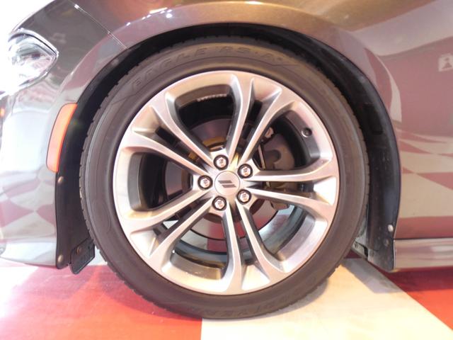 ダッジ・チャージャー GTプラス 8AT&パドルシフト 黒コンビレザー フロントシートヒーター&クーラー リアシートヒーター ステアリングヒーター AppleCarPlay&AndroidAuto キセノン バイキセノン 2年保証(6枚目)