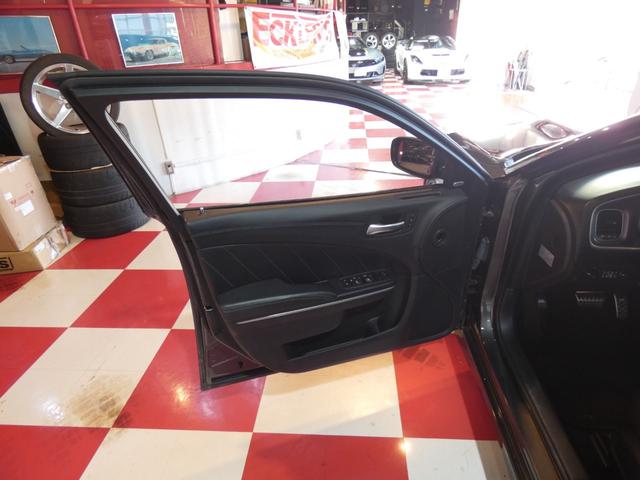 ダッジ・チャージャー GTプラス 8AT&パドルシフト 黒コンビレザー フロントシートヒーター&クーラー リアシートヒーター ステアリングヒーター AppleCarPlay&AndroidAuto キセノン バイキセノン 2年保証(12枚目)