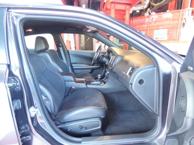 ダッジ・チャージャー GTプラス 8AT&パドルシフト 黒コンビレザー フロントシートヒーター&クーラー リアシートヒーター ステアリングヒーター AppleCarPlay&AndroidAuto キセノン バイキセノン 2年保証(17枚目)