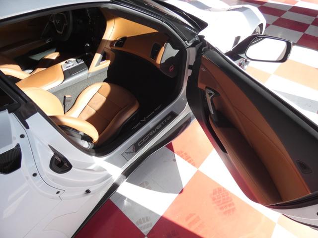 シボレーコルベット Z51 正規ディーラー車 カラハリレザー シートヒーター&ベンチレーション ナビTV カーボングランドエフェクト 純正ブラック19&20AW レッドキャリパー BOSEサウンド 純正可変マフラー 2年保証(16枚目)