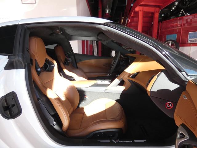 シボレーコルベット Z51 正規ディーラー車 カラハリレザー シートヒーター&ベンチレーション ナビTV カーボングランドエフェクト 純正ブラック19&20AW レッドキャリパー BOSEサウンド 純正可変マフラー 2年保証(17枚目)