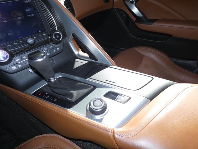 シボレーコルベット Z51 正規ディーラー車 カラハリレザー シートヒーター&ベンチレーション ナビTV カーボングランドエフェクト 純正ブラック19&20AW レッドキャリパー BOSEサウンド 純正可変マフラー 2年保証(24枚目)