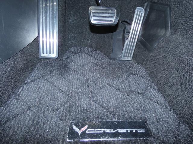 シボレーコルベット Z51 正規ディーラー車 カラハリレザー シートヒーター&ベンチレーション ナビTV カーボングランドエフェクト 純正ブラック19&20AW レッドキャリパー BOSEサウンド 純正可変マフラー 2年保証(35枚目)