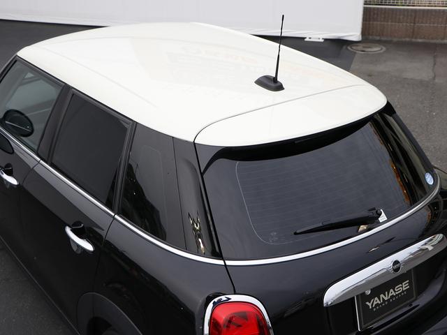 ＭＩＮＩ クーパー　６０ｔｈ　イヤーズエデション　シートヒーター　トランクスルー　フロアマット　コネクテッド機能　ナビ　音楽プレーヤー接続　Ｂｌｕｅｔｏｏｔｈ接続　ＥＴＣ　ＬＥＤヘッドライト　バックモニター　盗難防止　衝突被害軽減ブレーキ（13枚目）