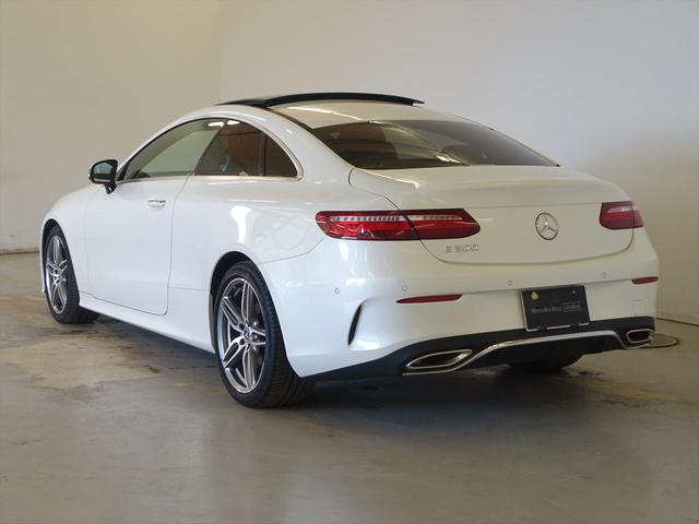 Ｅクラス Ｅ２００　クーペ　スポーツ　レザーパッケージ　シートヒーター　パワーシート　トランクスルー　フロアマット　コネクテッド機能　ナビ　音楽プレーヤー接続　Ｂｌｕｅｔｏｏｔｈ接続　ＴＶ　ＥＴＣ　サンルーフ・ガラスルーフ（4枚目）