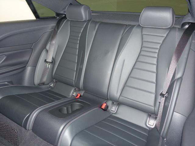 Ｅクラス Ｅ２００　クーペ　スポーツ　レザーパッケージ　シートヒーター　パワーシート　トランクスルー　フロアマット　コネクテッド機能　ナビ　音楽プレーヤー接続　Ｂｌｕｅｔｏｏｔｈ接続　ＴＶ　ＥＴＣ　サンルーフ・ガラスルーフ（18枚目）