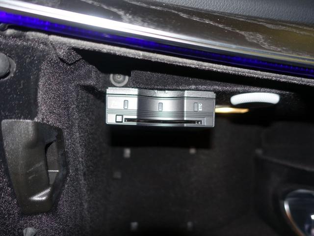 Ｅクラス Ｅ２００　クーペ　スポーツ　レザーパッケージ　シートヒーター　パワーシート　トランクスルー　フロアマット　コネクテッド機能　ナビ　音楽プレーヤー接続　Ｂｌｕｅｔｏｏｔｈ接続　ＴＶ　ＥＴＣ　サンルーフ・ガラスルーフ（23枚目）