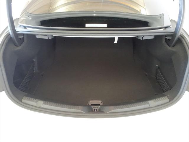 Ｅクラス Ｅ２００　クーペ　スポーツ　レザーパッケージ　シートヒーター　パワーシート　トランクスルー　フロアマット　コネクテッド機能　ナビ　音楽プレーヤー接続　Ｂｌｕｅｔｏｏｔｈ接続　ＴＶ　ＥＴＣ　サンルーフ・ガラスルーフ（24枚目）