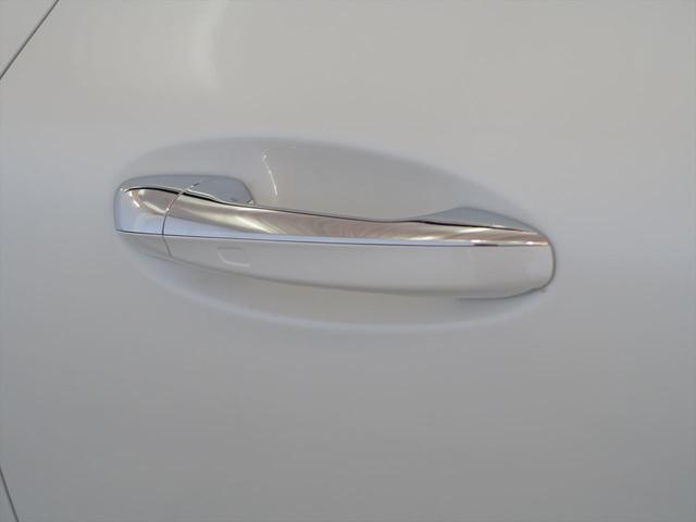 Ｅクラス Ｅ２００　クーペ　スポーツ　レザーパッケージ　シートヒーター　パワーシート　トランクスルー　フロアマット　コネクテッド機能　ナビ　音楽プレーヤー接続　Ｂｌｕｅｔｏｏｔｈ接続　ＴＶ　ＥＴＣ　サンルーフ・ガラスルーフ（25枚目）