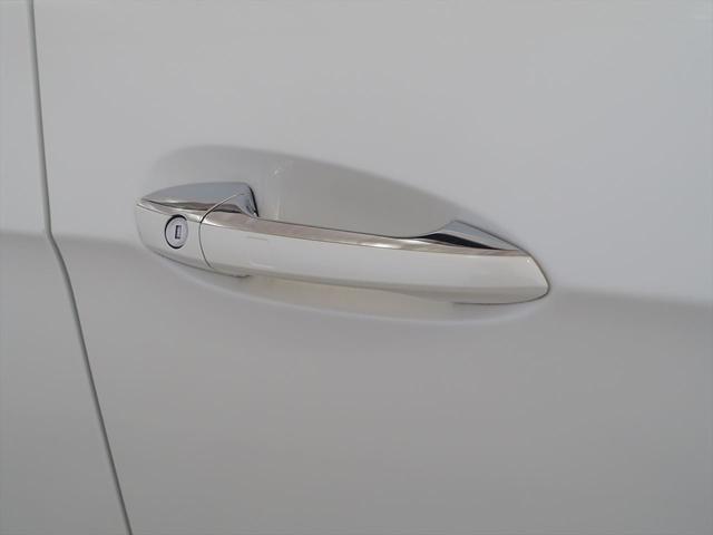 Eクラスステーションワゴン E250 ステーションワゴン アバンギャルド 1stアニバーサリーエディション シートヒーター パワーシート トランクスルー フロアマット ナビ CD ミュージックサーバー 音楽プレーヤー接続 Bluetooth接続 TV DVD再生 ETC(26枚目)