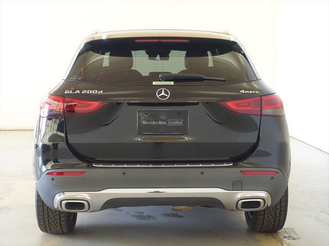 ＧＬＡクラス ＧＬＡ２００　ｄ　４ＭＡＴＩＣ　ナビゲーションパッケージ　シートヒーター　パワーシート　トランクスルー　フロアマット　コネクテッド機能　ナビ　音楽プレーヤー接続　Ｂｌｕｅｔｏｏｔｈ接続　ＴＶ　ＥＴＣ　ＬＥＤヘッドライト（3枚目）