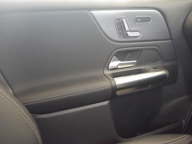 ＧＬＡクラス ＧＬＡ２００　ｄ　４ＭＡＴＩＣ　ナビゲーションパッケージ　シートヒーター　パワーシート　トランクスルー　フロアマット　コネクテッド機能　ナビ　音楽プレーヤー接続　Ｂｌｕｅｔｏｏｔｈ接続　ＴＶ　ＥＴＣ　ＬＥＤヘッドライト（14枚目）