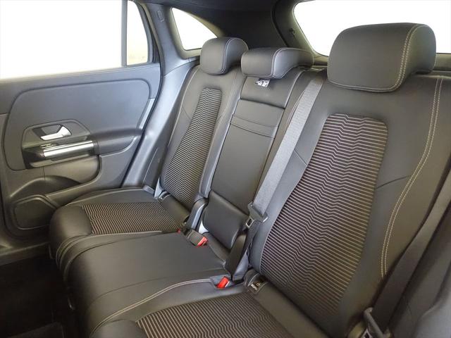 ＧＬＡクラス ＧＬＡ２００　ｄ　４ＭＡＴＩＣ　ナビゲーションパッケージ　シートヒーター　パワーシート　トランクスルー　フロアマット　コネクテッド機能　ナビ　音楽プレーヤー接続　Ｂｌｕｅｔｏｏｔｈ接続　ＴＶ　ＥＴＣ　ＬＥＤヘッドライト（22枚目）