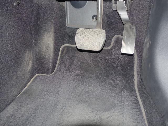 ＧＬＡクラス ＧＬＡ２００　ｄ　４ＭＡＴＩＣ　ナビゲーションパッケージ　シートヒーター　パワーシート　トランクスルー　フロアマット　コネクテッド機能　ナビ　音楽プレーヤー接続　Ｂｌｕｅｔｏｏｔｈ接続　ＴＶ　ＥＴＣ　ＬＥＤヘッドライト（27枚目）