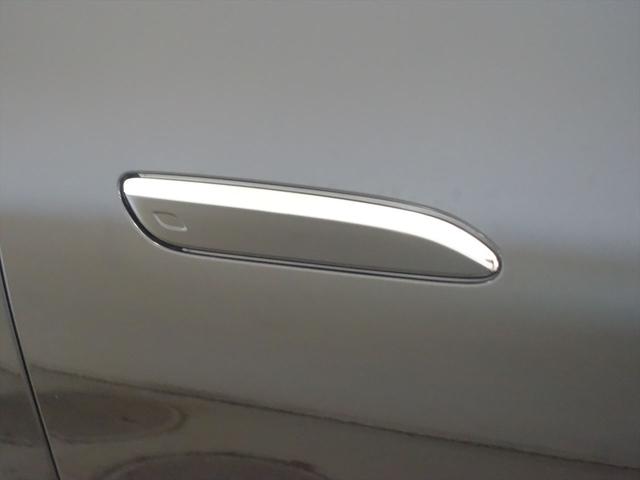 ＥＱＥ ＳＵＶ ＥＱＥ３５０　４ＭＡＴＩＣ　ＳＵＶ　ローンチエディション　シートヒーター　シートエアコン　パワーシート　トランクスルー　コネクテッド機能　ナビ　音楽プレーヤー接続　Ｂｌｕｅｔｏｏｔｈ接続　ＴＶ　ＥＴＣ　サンルーフ・ガラスルーフ　ＬＥＤヘッドライト（27枚目）