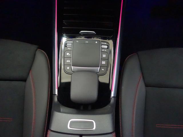 ＧＬＡクラス ＧＬＡ１８０　ＡＭＧラインパッケージ　シートヒーター　パワーシート　トランクスルー　フロアマット　コネクテッド機能　ナビ　音楽プレーヤー接続　Ｂｌｕｅｔｏｏｔｈ接続　ＴＶ　ＥＴＣ　ＬＥＤヘッドライト　電動リアゲート（16枚目）