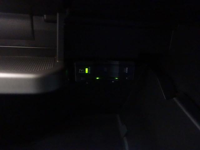 ＧＬＡクラス ＧＬＡ１８０　ＡＭＧラインパッケージ　シートヒーター　パワーシート　トランクスルー　フロアマット　コネクテッド機能　ナビ　音楽プレーヤー接続　Ｂｌｕｅｔｏｏｔｈ接続　ＴＶ　ＥＴＣ　ＬＥＤヘッドライト　電動リアゲート（21枚目）