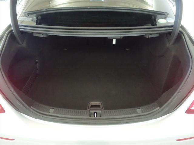 Ｅクラス Ｅ２００　アバンギャルド　シートヒーター　パワーシート　トランクスルー　フロアマット　ナビ　音楽プレーヤー接続　Ｂｌｕｅｔｏｏｔｈ接続　ＴＶ　ＥＴＣ　ＬＥＤヘッドライト　全周囲カメラ　フロントカメラ　サイドカメラ（24枚目）