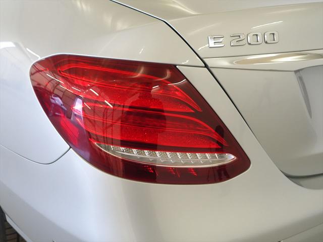 Ｅクラス Ｅ２００　アバンギャルド　シートヒーター　パワーシート　トランクスルー　フロアマット　ナビ　音楽プレーヤー接続　Ｂｌｕｅｔｏｏｔｈ接続　ＴＶ　ＥＴＣ　ＬＥＤヘッドライト　全周囲カメラ　フロントカメラ　サイドカメラ（29枚目）