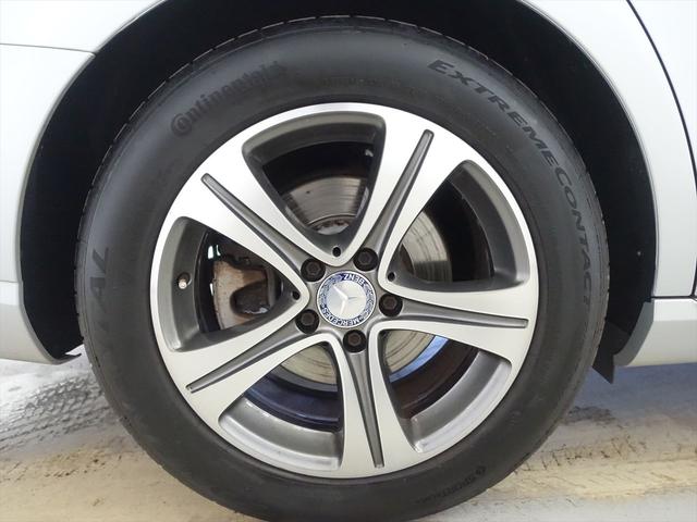 Ｅクラス Ｅ２００　アバンギャルド　シートヒーター　パワーシート　トランクスルー　フロアマット　ナビ　音楽プレーヤー接続　Ｂｌｕｅｔｏｏｔｈ接続　ＴＶ　ＥＴＣ　ＬＥＤヘッドライト　全周囲カメラ　フロントカメラ　サイドカメラ（32枚目）