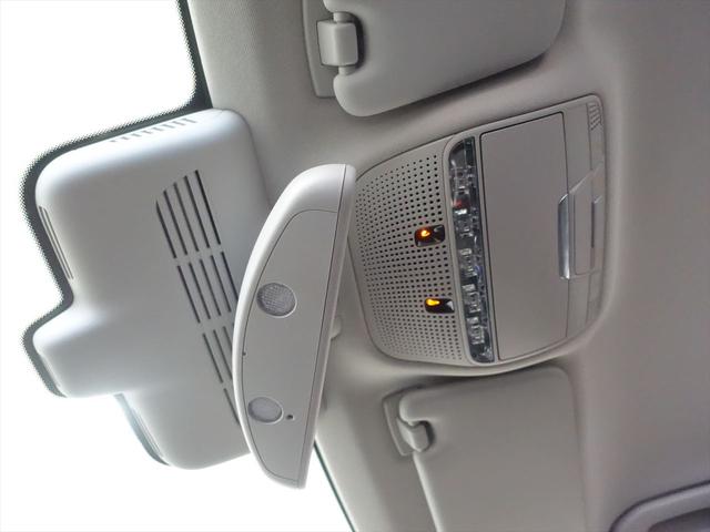 Cクラス C200 アバンギャルド ベーシックパッケージ シートヒーター パワーシート トランクスルー フロアマット ナビ CD ミュージックサーバー 音楽プレーヤー接続 Bluetooth接続 TV DVD再生 ETC(20枚目)