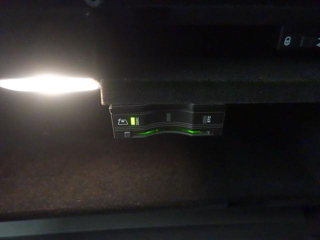 Cクラス C200 アバンギャルド ベーシックパッケージ シートヒーター パワーシート トランクスルー フロアマット ナビ CD ミュージックサーバー 音楽プレーヤー接続 Bluetooth接続 TV DVD再生 ETC(21枚目)