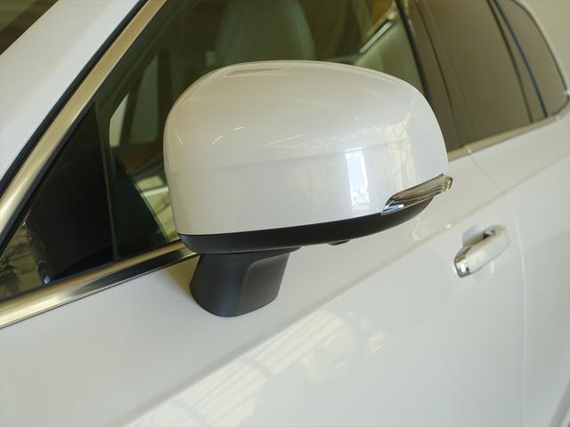 XC90 B6 AWD インスクリプション シートヒーター シートエアコン パワーシート 3列シート トランクスルー フロアマット ナビ 音楽プレーヤー接続 Bluetooth接続 TV ETC サンルーフ・ガラスルーフ LEDヘッドライト(7枚目)