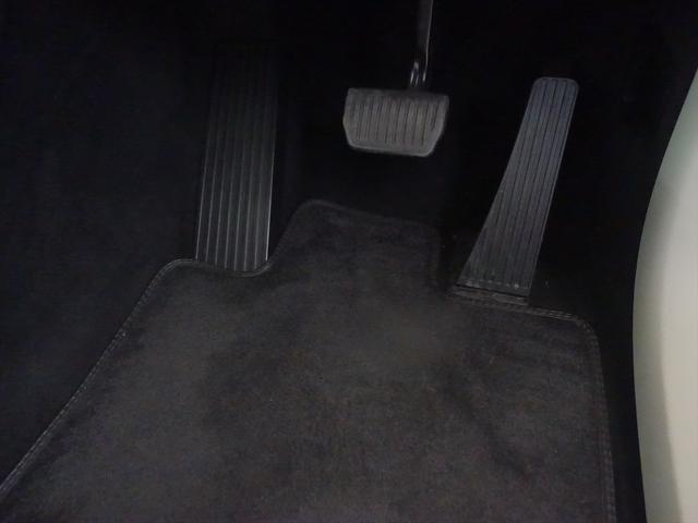 XC90 B6 AWD インスクリプション シートヒーター シートエアコン パワーシート 3列シート トランクスルー フロアマット ナビ 音楽プレーヤー接続 Bluetooth接続 TV ETC サンルーフ・ガラスルーフ LEDヘッドライト(29枚目)