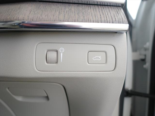 XC90 B6 AWD インスクリプション シートヒーター シートエアコン パワーシート 3列シート トランクスルー フロアマット ナビ 音楽プレーヤー接続 Bluetooth接続 TV ETC サンルーフ・ガラスルーフ LEDヘッドライト(30枚目)