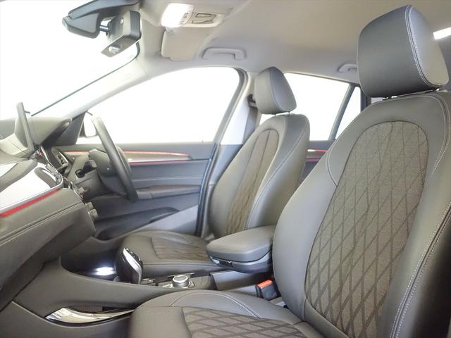 Ｘ１ ｘＤｒｉｖｅ１８ｄ　ｘライン　パワーシート　トランクスルー　フロアマット　コネクテッド機能　ナビ　音楽プレーヤー接続　Ｂｌｕｅｔｏｏｔｈ接続　ＥＴＣ　ＬＥＤヘッドライト　電動リアゲート　バックモニター　盗難防止（17枚目）