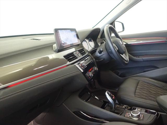Ｘ１ ｘＤｒｉｖｅ１８ｄ　ｘライン　パワーシート　トランクスルー　フロアマット　コネクテッド機能　ナビ　音楽プレーヤー接続　Ｂｌｕｅｔｏｏｔｈ接続　ＥＴＣ　ＬＥＤヘッドライト　電動リアゲート　バックモニター　盗難防止（18枚目）
