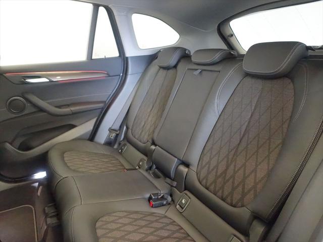 Ｘ１ ｘＤｒｉｖｅ１８ｄ　ｘライン　パワーシート　トランクスルー　フロアマット　コネクテッド機能　ナビ　音楽プレーヤー接続　Ｂｌｕｅｔｏｏｔｈ接続　ＥＴＣ　ＬＥＤヘッドライト　電動リアゲート　バックモニター　盗難防止（19枚目）