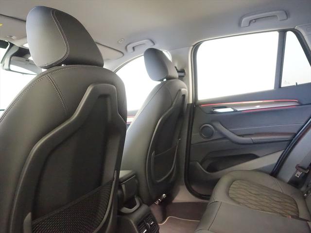 Ｘ１ ｘＤｒｉｖｅ１８ｄ　ｘライン　パワーシート　トランクスルー　フロアマット　コネクテッド機能　ナビ　音楽プレーヤー接続　Ｂｌｕｅｔｏｏｔｈ接続　ＥＴＣ　ＬＥＤヘッドライト　電動リアゲート　バックモニター　盗難防止（20枚目）