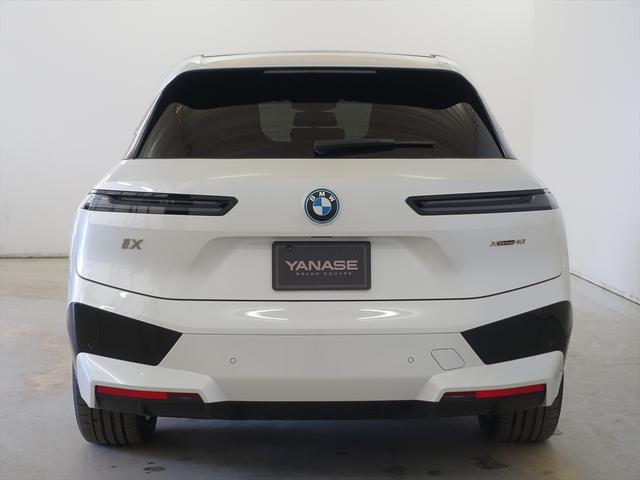 ｉＸ ｘＤｒｉｖｅ４０　シートヒーター　シートエアコン　パワーシート　トランクスルー　フロアマット　コネクテッド機能　ナビ　音楽プレーヤー接続　Ｂｌｕｅｔｏｏｔｈ接続　ＥＴＣ　サンルーフ・ガラスルーフ　ＬＥＤヘッドライト（3枚目）