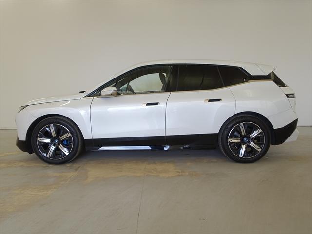 ｉＸ ｘＤｒｉｖｅ４０　シートヒーター　シートエアコン　パワーシート　トランクスルー　フロアマット　コネクテッド機能　ナビ　音楽プレーヤー接続　Ｂｌｕｅｔｏｏｔｈ接続　ＥＴＣ　サンルーフ・ガラスルーフ　ＬＥＤヘッドライト（5枚目）