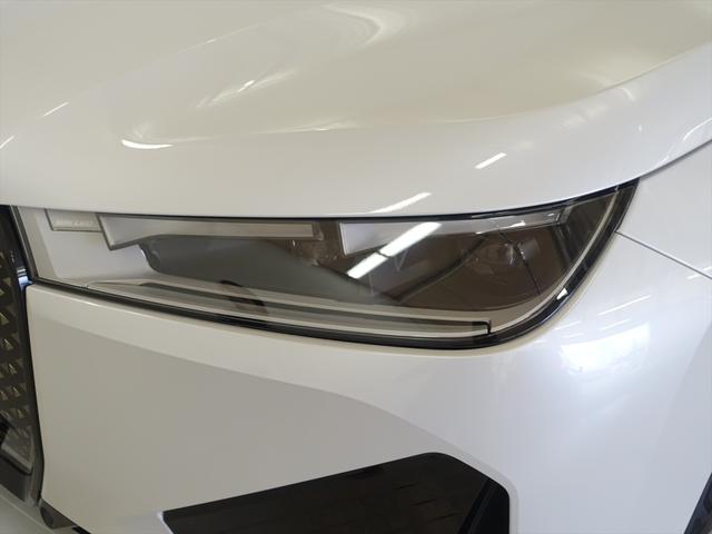 ｉＸ ｘＤｒｉｖｅ４０　シートヒーター　シートエアコン　パワーシート　トランクスルー　フロアマット　コネクテッド機能　ナビ　音楽プレーヤー接続　Ｂｌｕｅｔｏｏｔｈ接続　ＥＴＣ　サンルーフ・ガラスルーフ　ＬＥＤヘッドライト（8枚目）