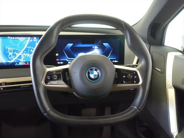 ｉＸ ｘＤｒｉｖｅ４０　シートヒーター　シートエアコン　パワーシート　トランクスルー　フロアマット　コネクテッド機能　ナビ　音楽プレーヤー接続　Ｂｌｕｅｔｏｏｔｈ接続　ＥＴＣ　サンルーフ・ガラスルーフ　ＬＥＤヘッドライト（16枚目）