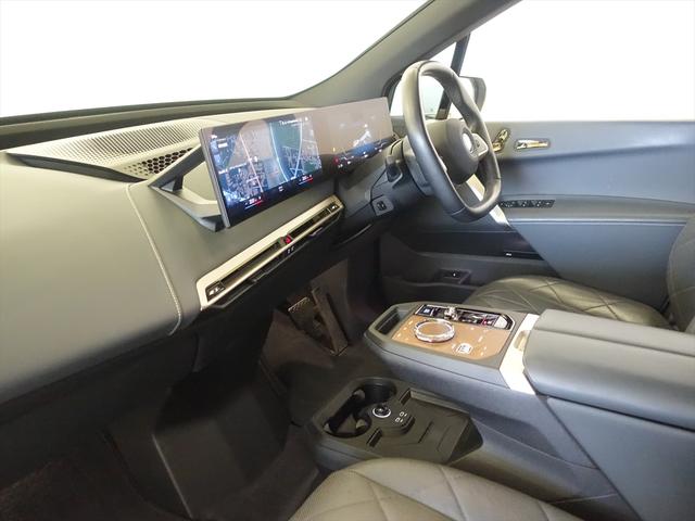 ｉＸ ｘＤｒｉｖｅ４０　シートヒーター　シートエアコン　パワーシート　トランクスルー　フロアマット　コネクテッド機能　ナビ　音楽プレーヤー接続　Ｂｌｕｅｔｏｏｔｈ接続　ＥＴＣ　サンルーフ・ガラスルーフ　ＬＥＤヘッドライト（18枚目）