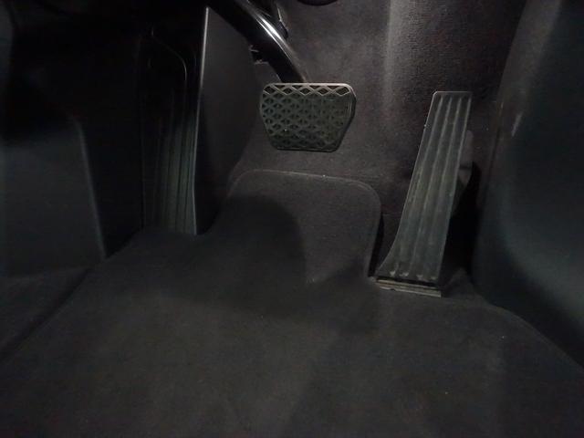 ｉＸ ｘＤｒｉｖｅ４０　シートヒーター　シートエアコン　パワーシート　トランクスルー　フロアマット　コネクテッド機能　ナビ　音楽プレーヤー接続　Ｂｌｕｅｔｏｏｔｈ接続　ＥＴＣ　サンルーフ・ガラスルーフ　ＬＥＤヘッドライト（26枚目）