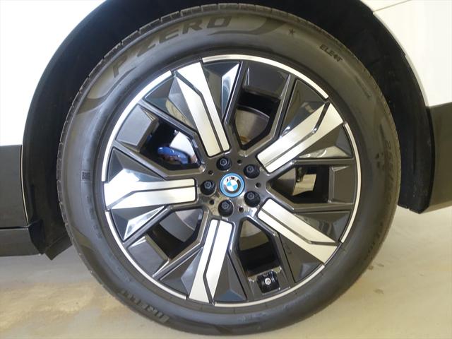 ｉＸ ｘＤｒｉｖｅ４０　シートヒーター　シートエアコン　パワーシート　トランクスルー　フロアマット　コネクテッド機能　ナビ　音楽プレーヤー接続　Ｂｌｕｅｔｏｏｔｈ接続　ＥＴＣ　サンルーフ・ガラスルーフ　ＬＥＤヘッドライト（33枚目）