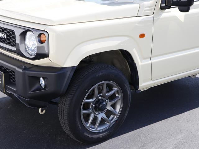 ジムニー ＸＣ　シートヒーター　トランクスルー　フロアマット　ナビ　ＣＤ　ミュージックサーバー　音楽プレーヤー接続　Ｂｌｕｅｔｏｏｔｈ接続　ＴＶ　ＤＶＤ再生　ＥＴＣ　ＬＥＤヘッドライト　盗難防止　衝突被害軽減ブレーキ（5枚目）