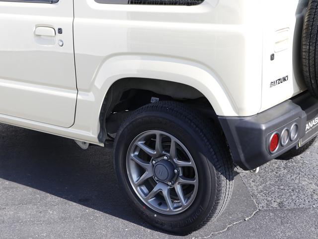 ジムニー ＸＣ　シートヒーター　トランクスルー　フロアマット　ナビ　ＣＤ　ミュージックサーバー　音楽プレーヤー接続　Ｂｌｕｅｔｏｏｔｈ接続　ＴＶ　ＤＶＤ再生　ＥＴＣ　ＬＥＤヘッドライト　盗難防止　衝突被害軽減ブレーキ（7枚目）