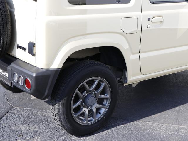 ジムニー ＸＣ　シートヒーター　トランクスルー　フロアマット　ナビ　ＣＤ　ミュージックサーバー　音楽プレーヤー接続　Ｂｌｕｅｔｏｏｔｈ接続　ＴＶ　ＤＶＤ再生　ＥＴＣ　ＬＥＤヘッドライト　盗難防止　衝突被害軽減ブレーキ（9枚目）