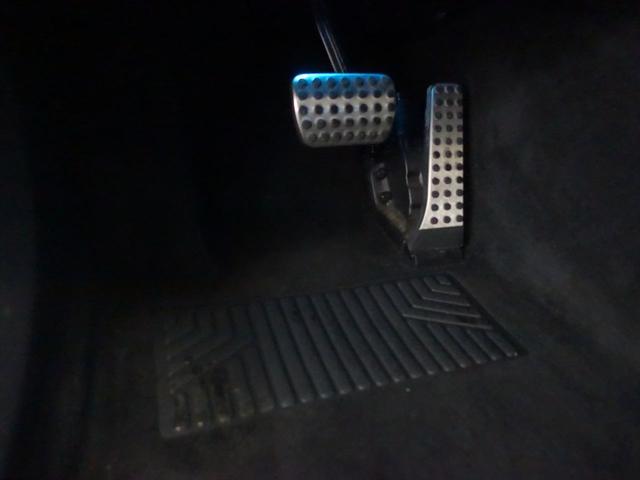 ＧＬＣ ＧＬＣ３５０　ｅ　４ＭＡＴＩＣ　クーペ　スポーツ　シートヒーター　パワーシート　トランクスルー　コネクテッド機能　ナビ　ＣＤ　ミュージックサーバー　音楽プレーヤー接続　Ｂｌｕｅｔｏｏｔｈ接続　ＴＶ　ＤＶＤ再生　ＥＴＣ　サンルーフ・ガラスルーフ（22枚目）