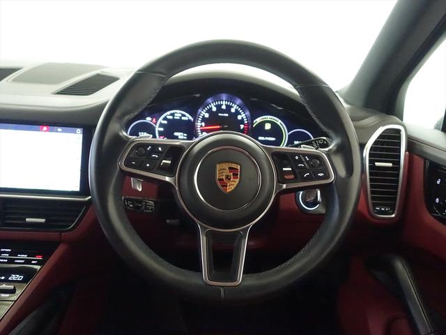 カイエン ベースグレード シートヒーター パワーシート トランクスルー フロアマット ナビ 音楽プレーヤー接続 Bluetooth接続 ETC LEDヘッドライト 電動リアゲート 全周囲カメラ フロントカメラ サイドカメラ(17枚目)