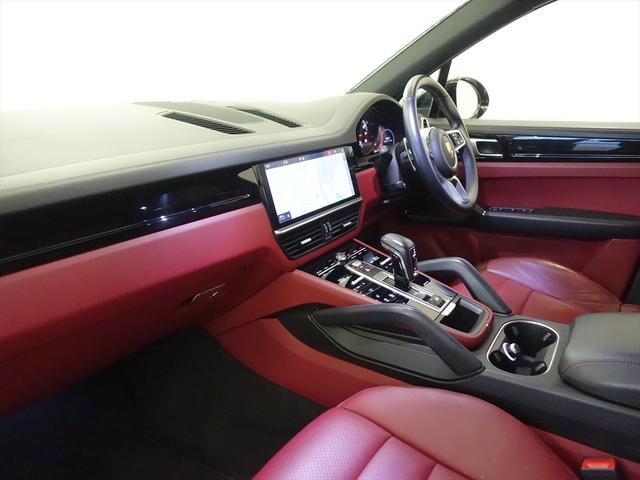 カイエン ベースグレード シートヒーター パワーシート トランクスルー フロアマット ナビ 音楽プレーヤー接続 Bluetooth接続 ETC LEDヘッドライト 電動リアゲート 全周囲カメラ フロントカメラ サイドカメラ(19枚目)